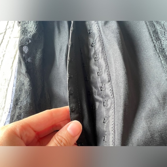 Vintage 90s La Vie En Rose Corset Black Lace Floral Bow Bustier Lingerie 36B - Picture 11 of 11